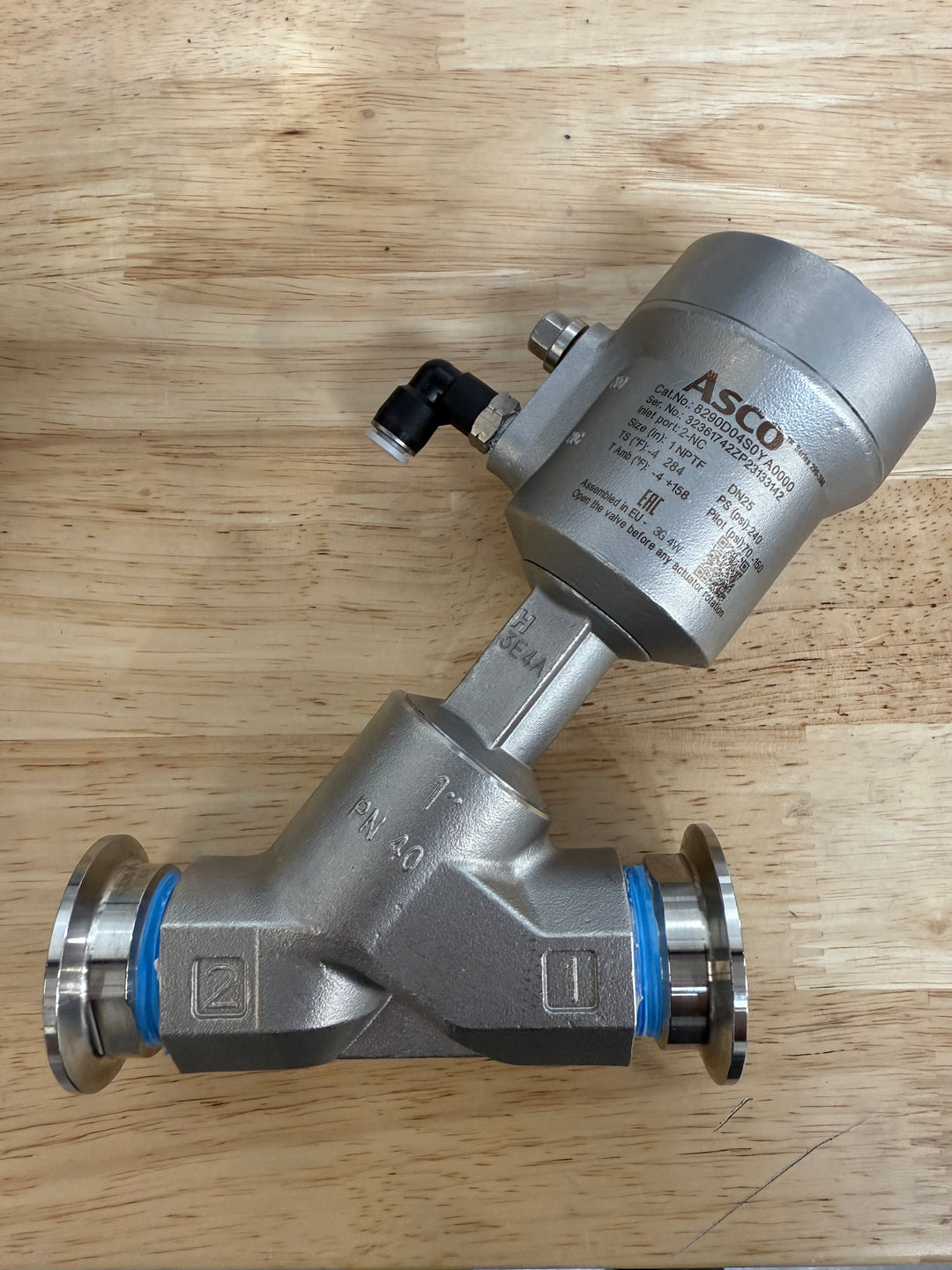 ASCO STAINLESS STEEL ANGLE BODY VALVE NORMALLY CLOSED 1" NPTA